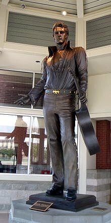 elvis_statue1.jpg